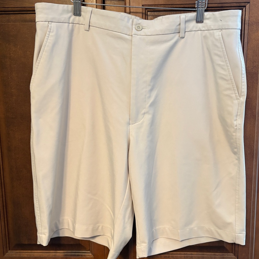 Classic Men's Beige Flat Front Golf Shorts
